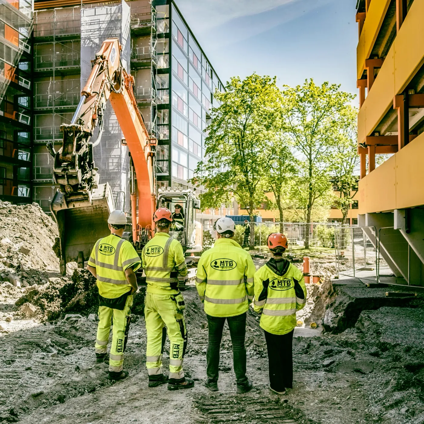 Bild på en av våra maskiner som jobbar på en arbetsplats